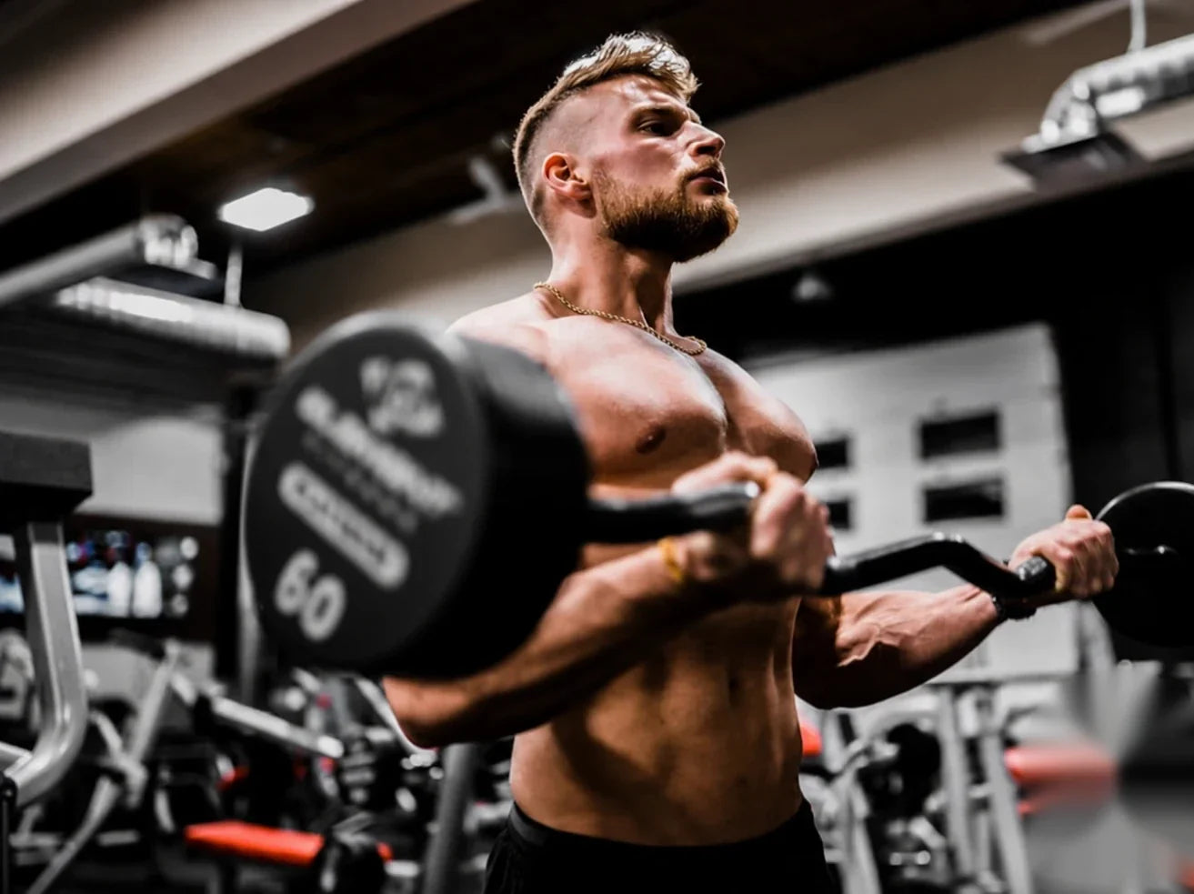 Athlete training with Altavora supplements